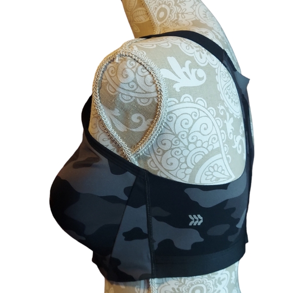 All In Motion Camouflage Sports Bra Women's Size 38D - Picture 3 of 7